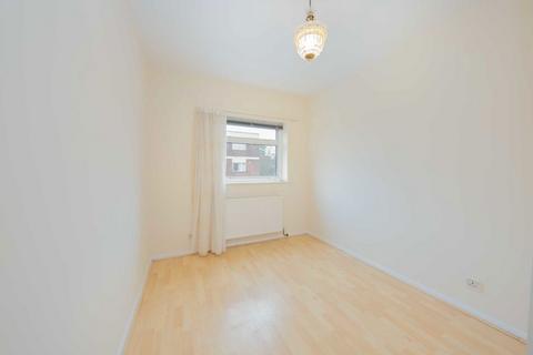 2 bedroom flat for sale, Oak Tree Close, London W5
