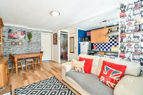 24 Maybank Close, Lichfield, WS14 9UJ