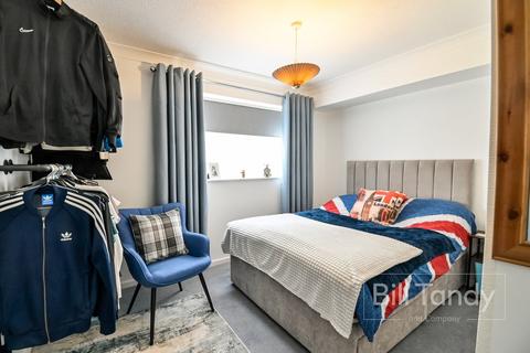 24 Maybank Close, Lichfield, WS14 9UJ