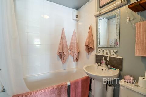 24 Maybank Close, Lichfield, WS14 9UJ