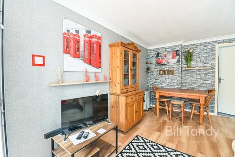 24 Maybank Close, Lichfield, WS14 9UJ