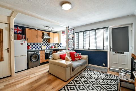 24 Maybank Close, Lichfield, WS14 9UJ