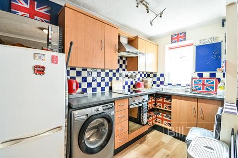 24 Maybank Close, Lichfield, WS14 9UJ