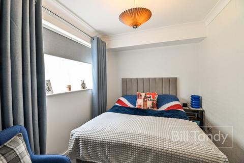 24 Maybank Close, Lichfield, WS14 9UJ