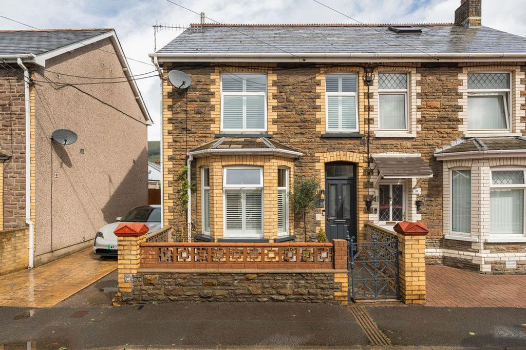 Danygraig Road, Risca, NP11 3 bed semi-detached house for sale - £275,000