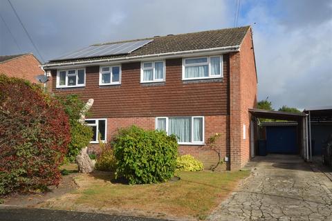 18 Chestnut Way, Gillingham, SP8 4RT