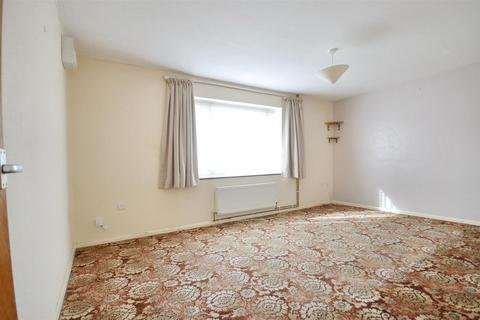 18 Chestnut Way, Gillingham, SP8 4RT