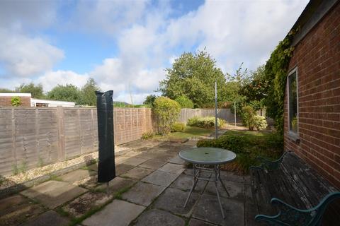 18 Chestnut Way, Gillingham, SP8 4RT
