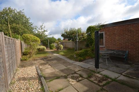18 Chestnut Way, Gillingham, SP8 4RT
