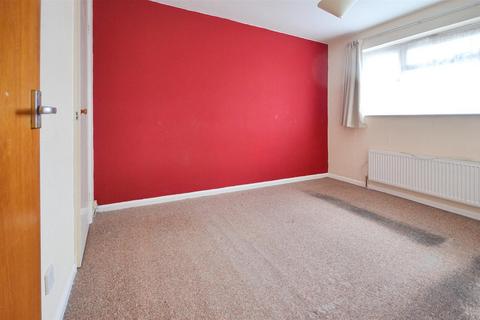 18 Chestnut Way, Gillingham, SP8 4RT