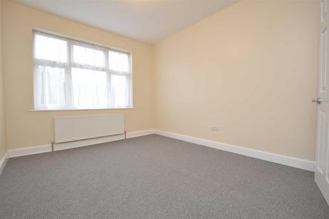 1 bedroom in a house share to rent, Grasmere Gardens, Redbridge