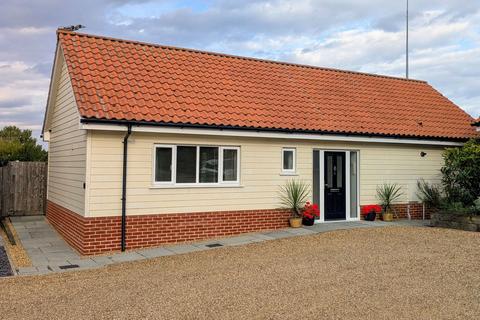 2 bedroom detached bungalow for sale, Framlingham, Suffolk