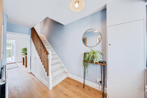 25 Charlton Dene, London, SE7 7BU