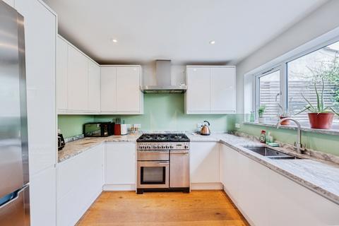 25 Charlton Dene, London, SE7 7BU