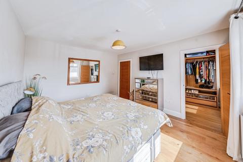 25 Charlton Dene, London, SE7 7BU
