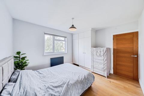25 Charlton Dene, London, SE7 7BU