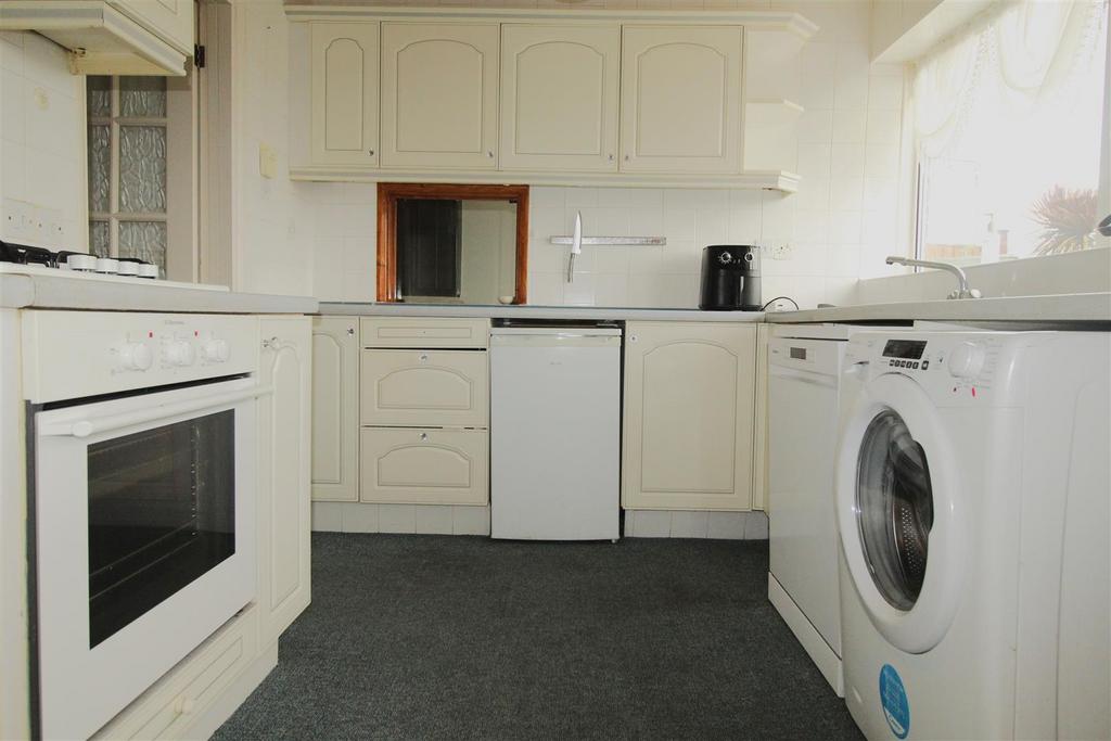 Kitchen 1.JPG