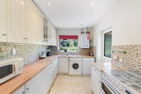 7 Shelley Close, Banstead, SM7 1EE