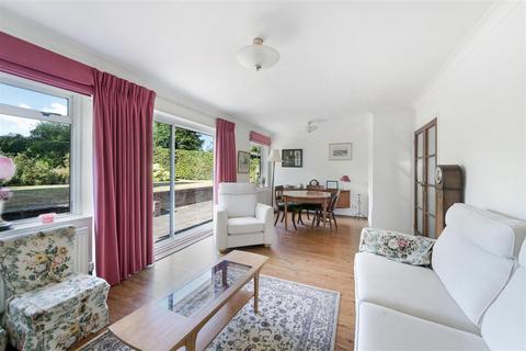 7 Shelley Close, Banstead, SM7 1EE