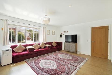 2 bedroom flat for sale, Ellis Close, Ruislip HA4