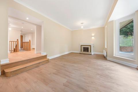 4 bedroom flat to rent, West Heath Road, London