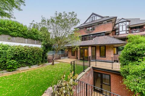 4 bedroom flat to rent, West Heath Road, London