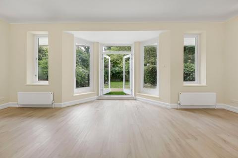 4 bedroom flat to rent, West Heath Road, London
