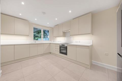 4 bedroom flat to rent, West Heath Road, London