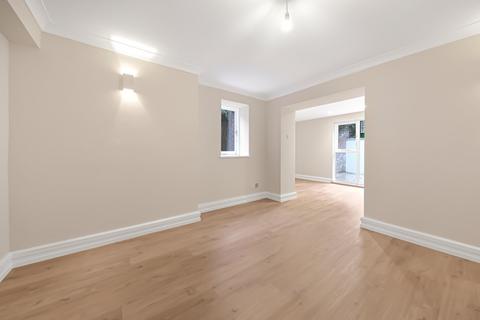 4 bedroom flat to rent, West Heath Road, London