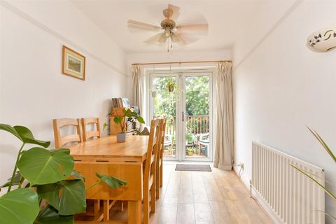 3 bedroom end of terrace house for sale, Lancelot Avenue, Rochester ME2