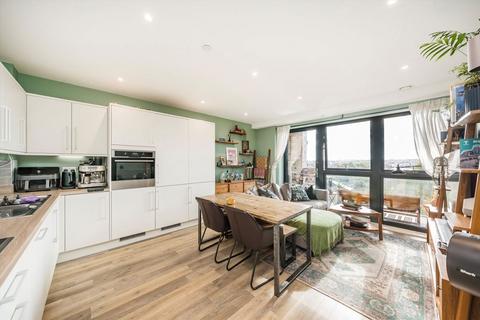 2 bedroom flat for sale, Osiers Road, London SW18