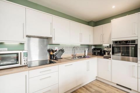 2 bedroom flat for sale, Osiers Road, London SW18