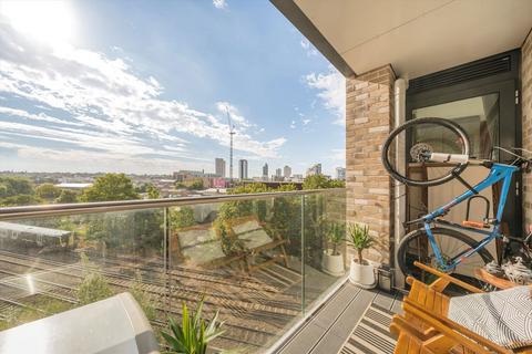 2 bedroom flat for sale, Osiers Road, London SW18