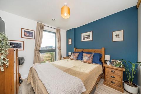 2 bedroom flat for sale, Osiers Road, London SW18