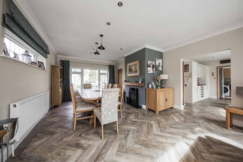 Large Feature Dining Space