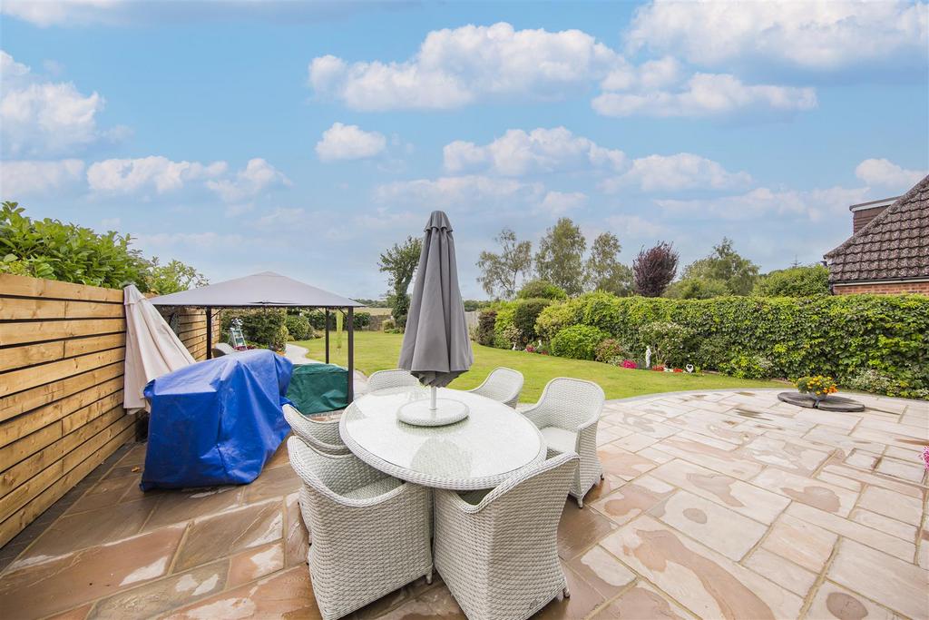 Social Connected Patio