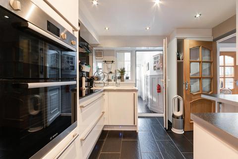 3 bedroom terraced house for sale, South Molton Road, London, E16
