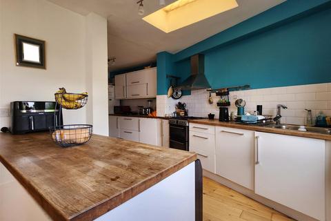 4 bedroom house for sale, Ellesmere Gardens, Redbridge