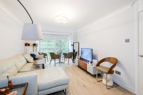 2 bedroom apartment for sale, Heath Court, Hollybush Hill, Wanstead