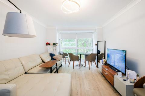 2 bedroom apartment for sale, Heath Court, Hollybush Hill, Wanstead