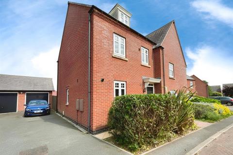 3 bedroom semi-detached house for sale, Chelmsford Close, Swadlincote DE11
