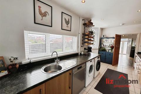 3 bedroom detached house for sale, Burton Road, Swadlincote DE11