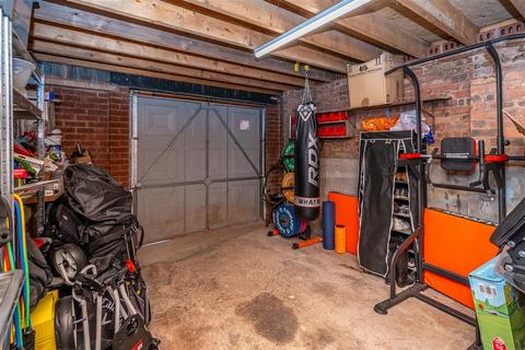56 Claverley Drive, Wolverhampton, WV4 4QW
