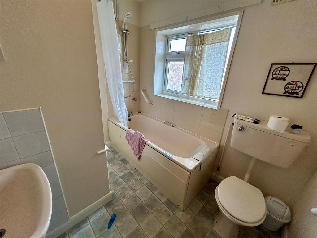 Bathroom.jpg