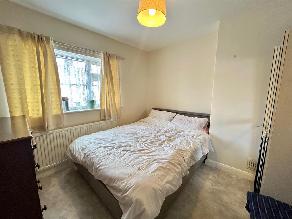 Bedroom 1.jpg