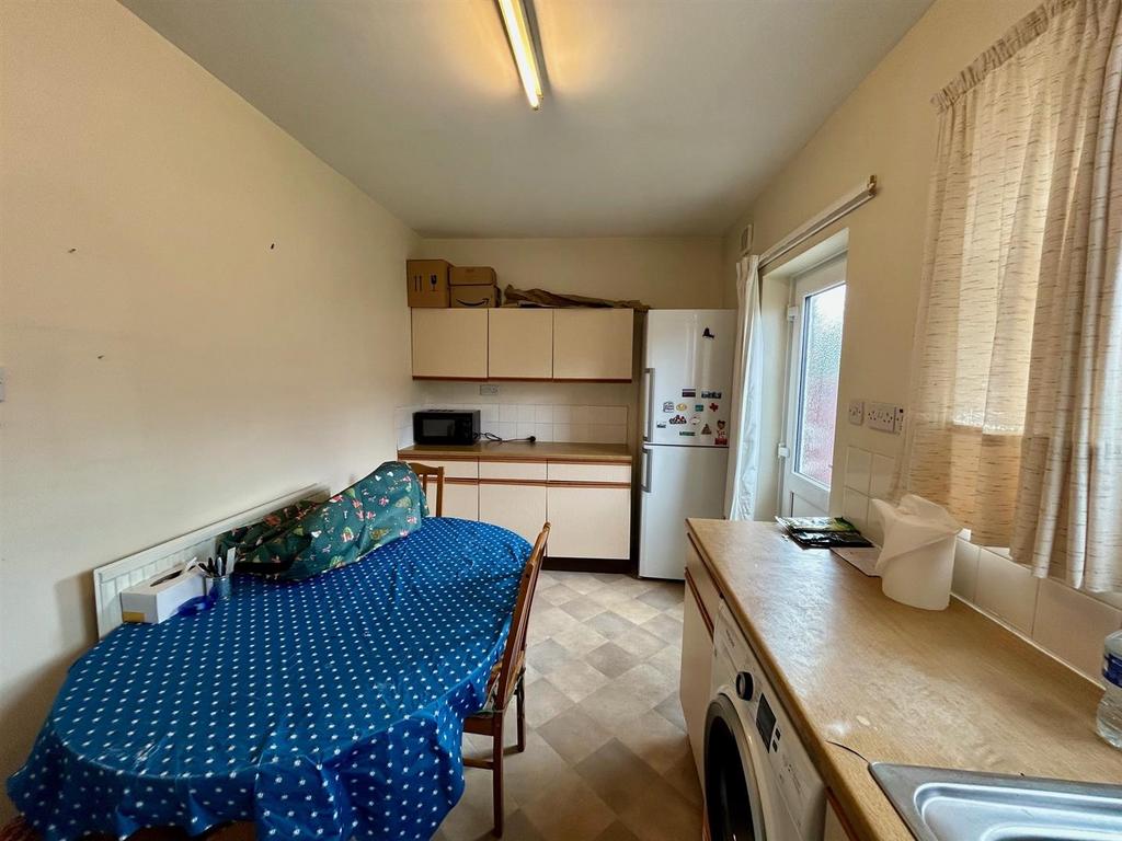 Kitchen 1.jpg
