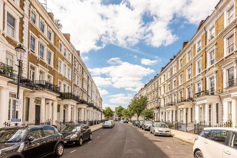 Studio to rent, Gloucester Road, South Kensington, London, SW5