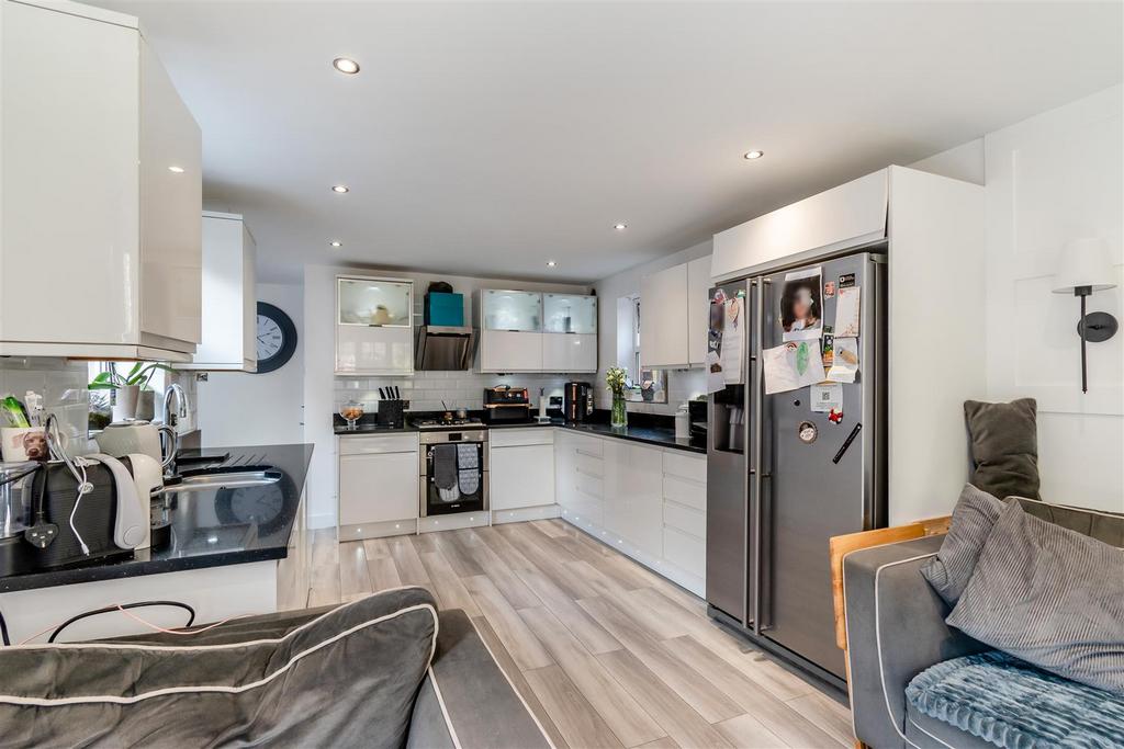Snug into Kitchen