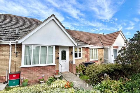 2 bedroom bungalow for sale, Lyon Close, Clacton-on-Sea, Essex, CO15