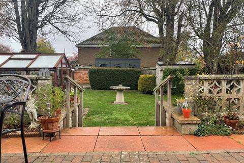 3 bedroom bungalow for sale, Marlborough Place, Faringdon, Oxfordshire, SN7
